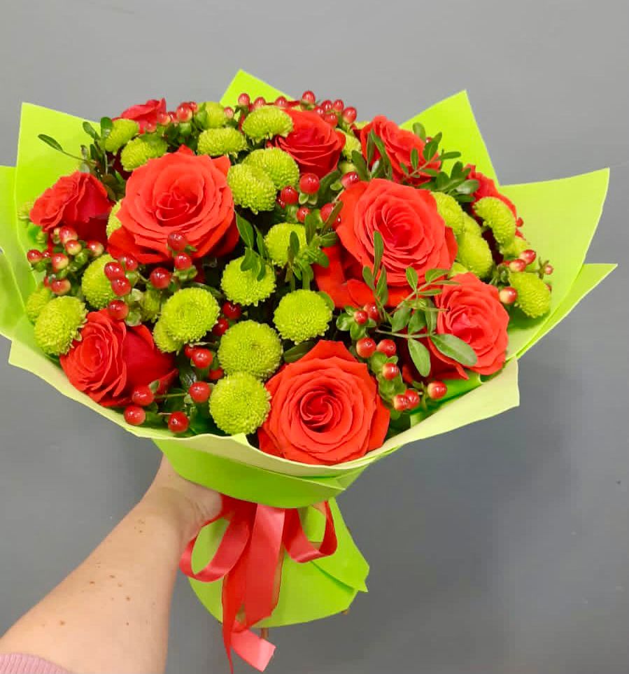 Букет цветов из: Хризантемы и Розы в Явасе