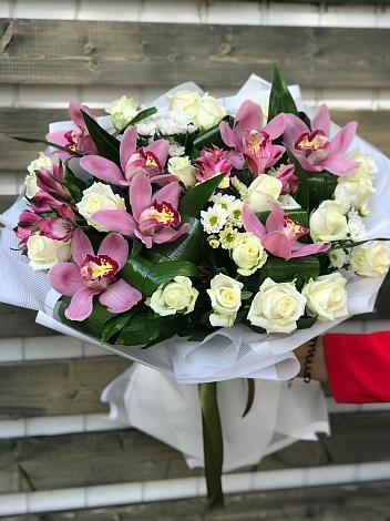 Букет цветов из: Розы и Хризантемы в Явасе