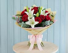 Букет цветов из:  Лилии и Розы в Явасе