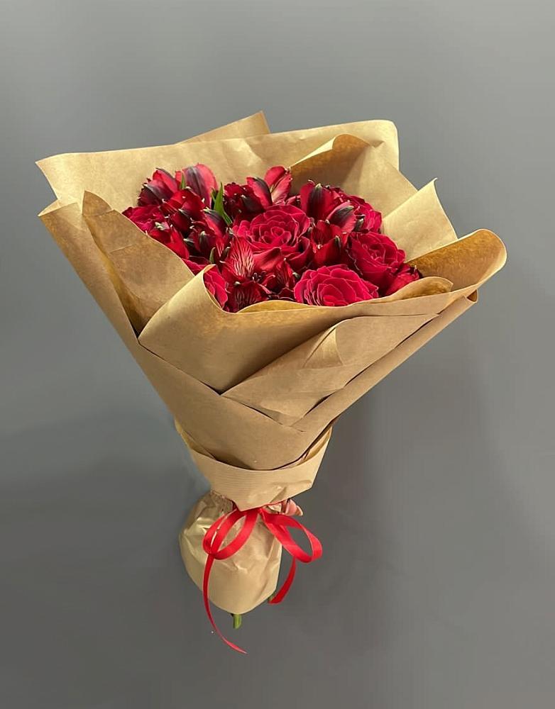 Букет цветов из: Альстромерии и Розы в Явасе