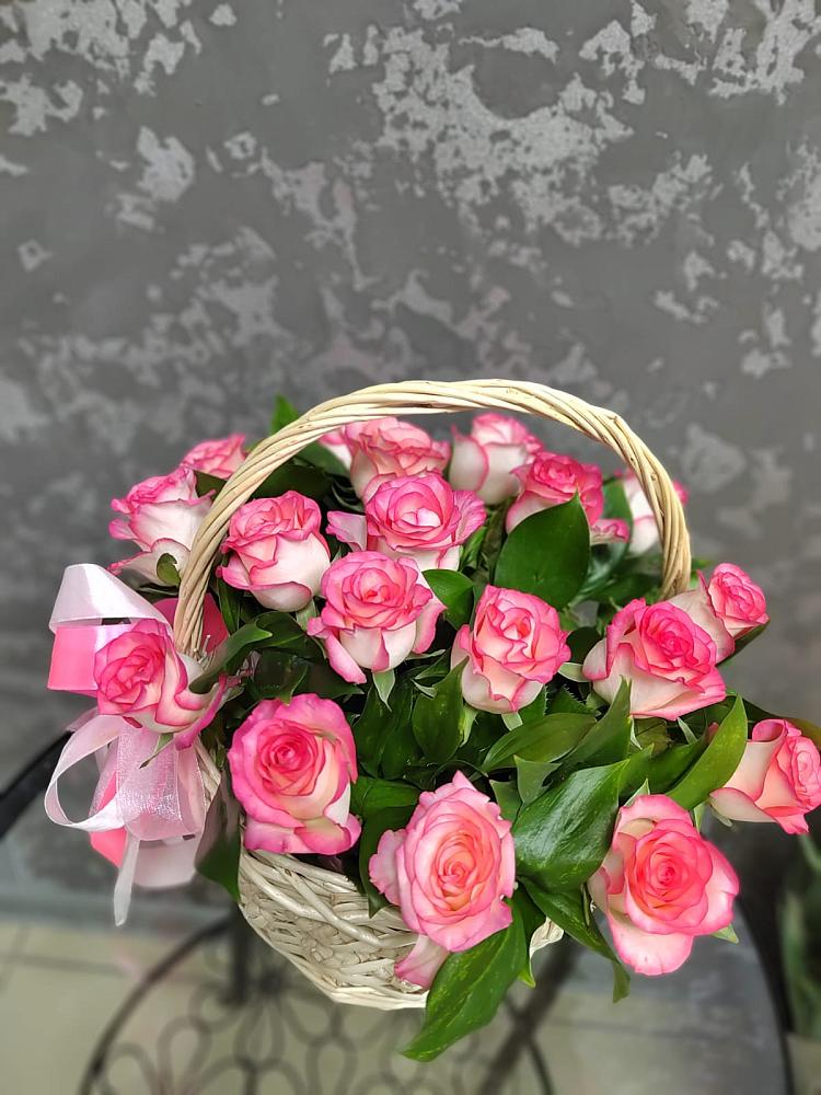 Цветочная композиция из Розы в корзине в Явасе