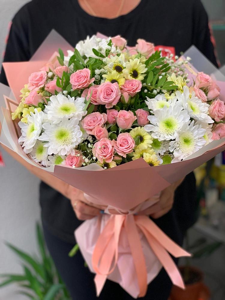 Букет цветов из: Розы и Хризантемы в Явасе