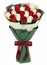 Букет Микс из красных и белых роз в Явасе