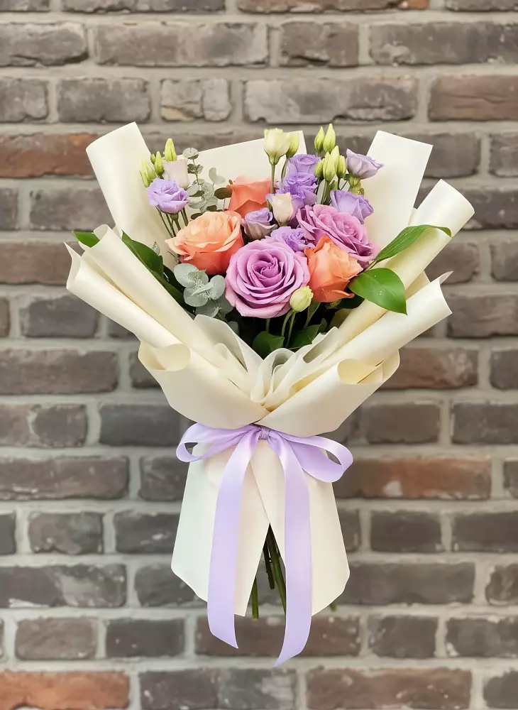 Букет цветов из: Лизиантусы и Розы в Явасе