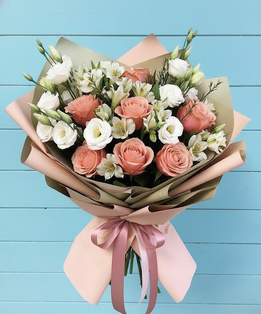Букет цветов из: Розы, Альстромерии и Лизиантусы в Явасе