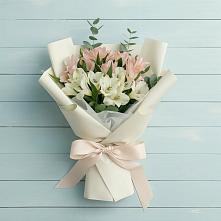 Букет цветов из:  Альстромерии в Явасе