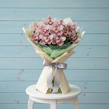 Букет цветов из:  Орхидеи и Розы в Явасе