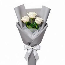Букет 3 белые розы в Явасе