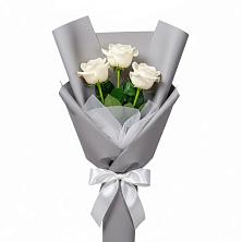 Букет 3 белые розы в Явасе