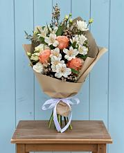 Букет цветов из:  Альстромерии, Лизиантусы, Розы и Хризантемы в Явасе