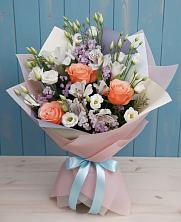 Букет цветов из:  Лизиантусы, Розы, Альстромерии и Гипсофила в Явасе