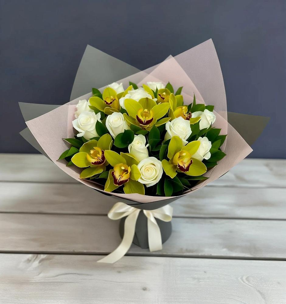 Букет цветов из: Орхидеи и Розы в Явасе