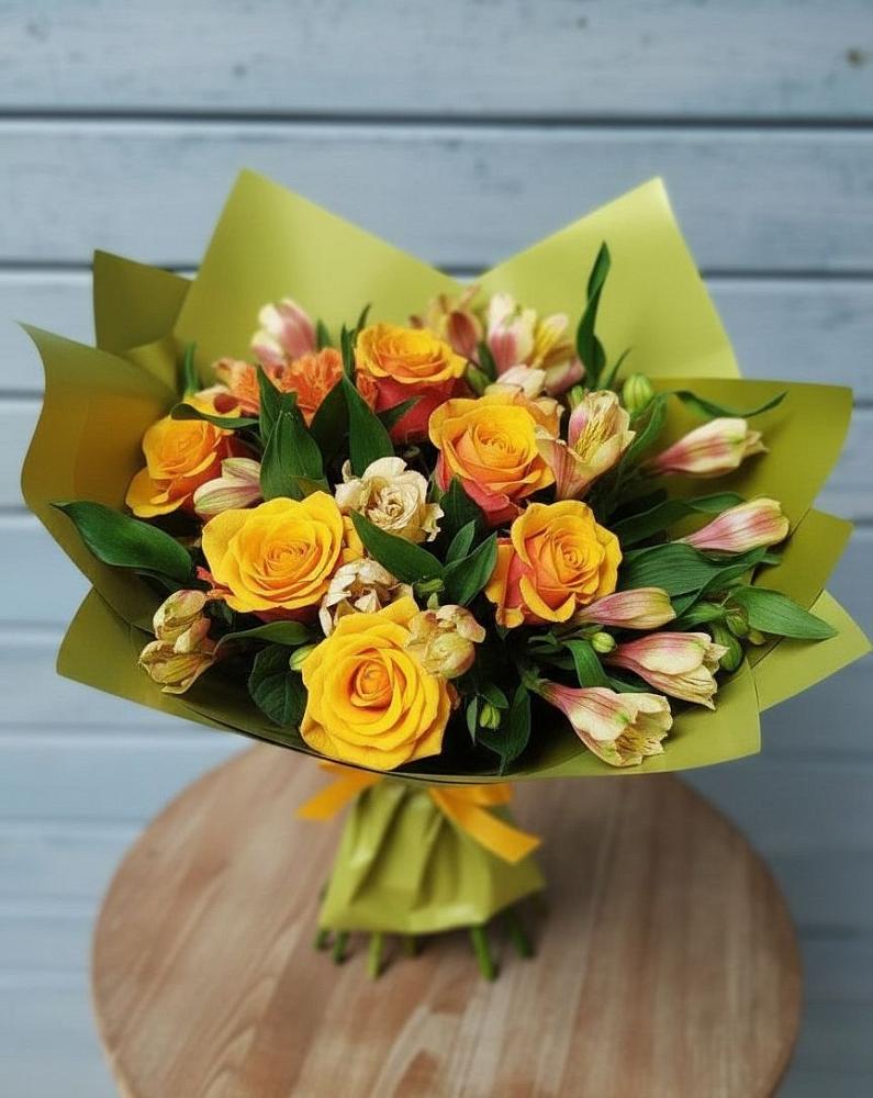 Букет цветов из: Альстромерии и Розы в Явасе