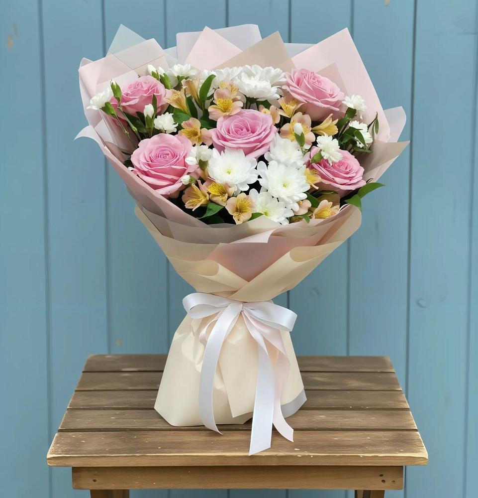 Букет цветов из: Гвоздики, Орхидеи и Розы в Явасе