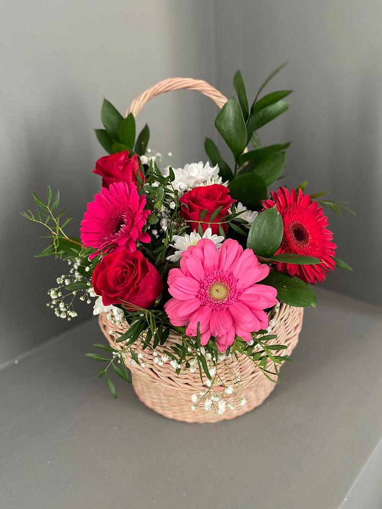 Цветочная композиция из Розы, Хризантемы и Герберы в корзине в Явасе