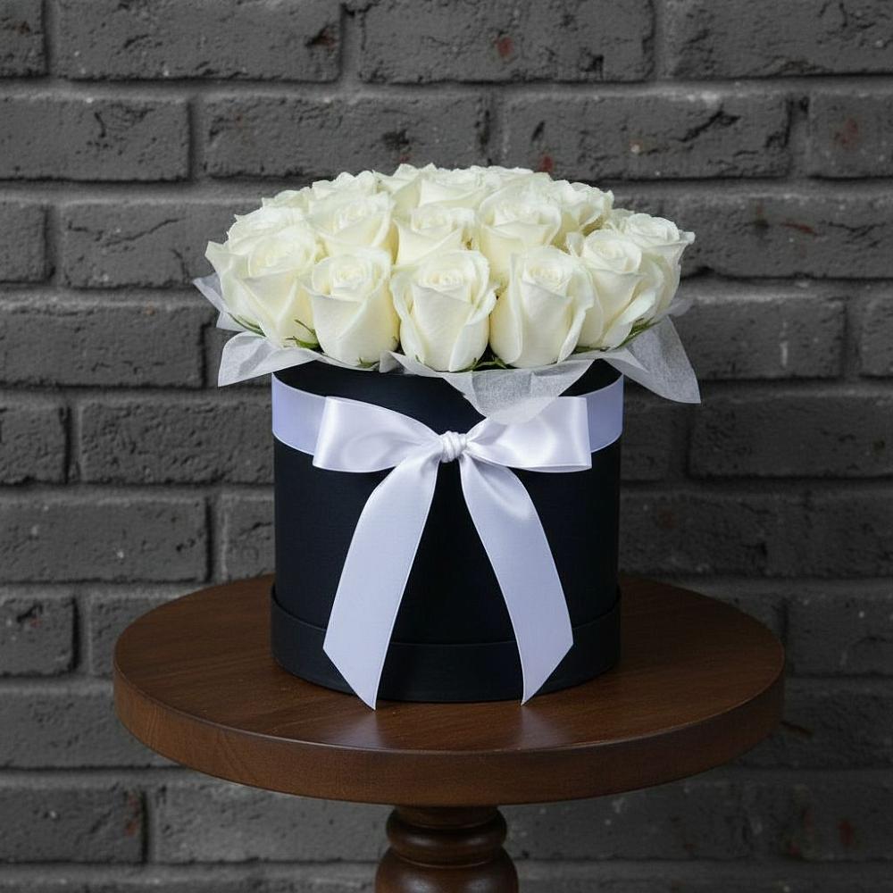 Цветочная композиция из Розы в шляпной коробке в Явасе