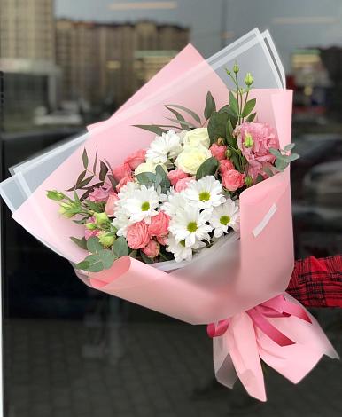 Букет цветов из: Розы, Лизиантусы и Хризантемы в Явасе