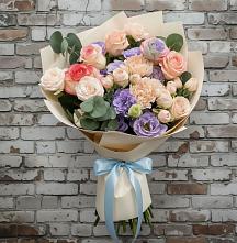 Букет цветов из:  Розы, Лизиантусы и Гвоздики в Явасе