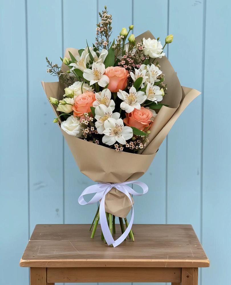 Букет цветов из: Альстромерии, Лизиантусы, Розы и Хризантемы в Явасе