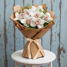 Букет цветов из:  Орхидеи и Розы в Явасе