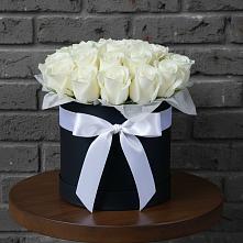 Цветочная композиция из Розы в шляпной коробке в Явасе