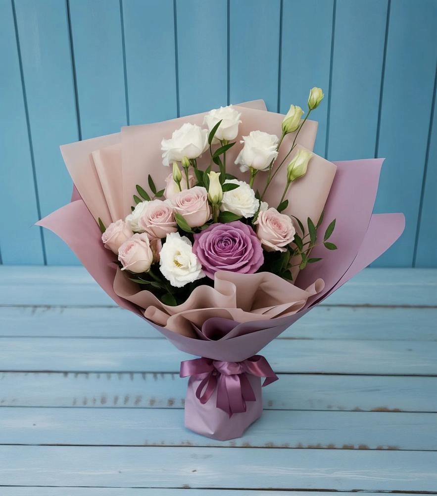 Букет цветов из: Розы и Лизиантусы в Явасе